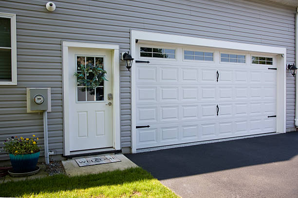 24/7 Emergency Garage Door Panel Replacement experts in De Motte, IN